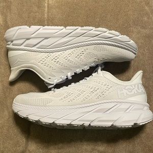 Hoka “Men’s Clifton 7”